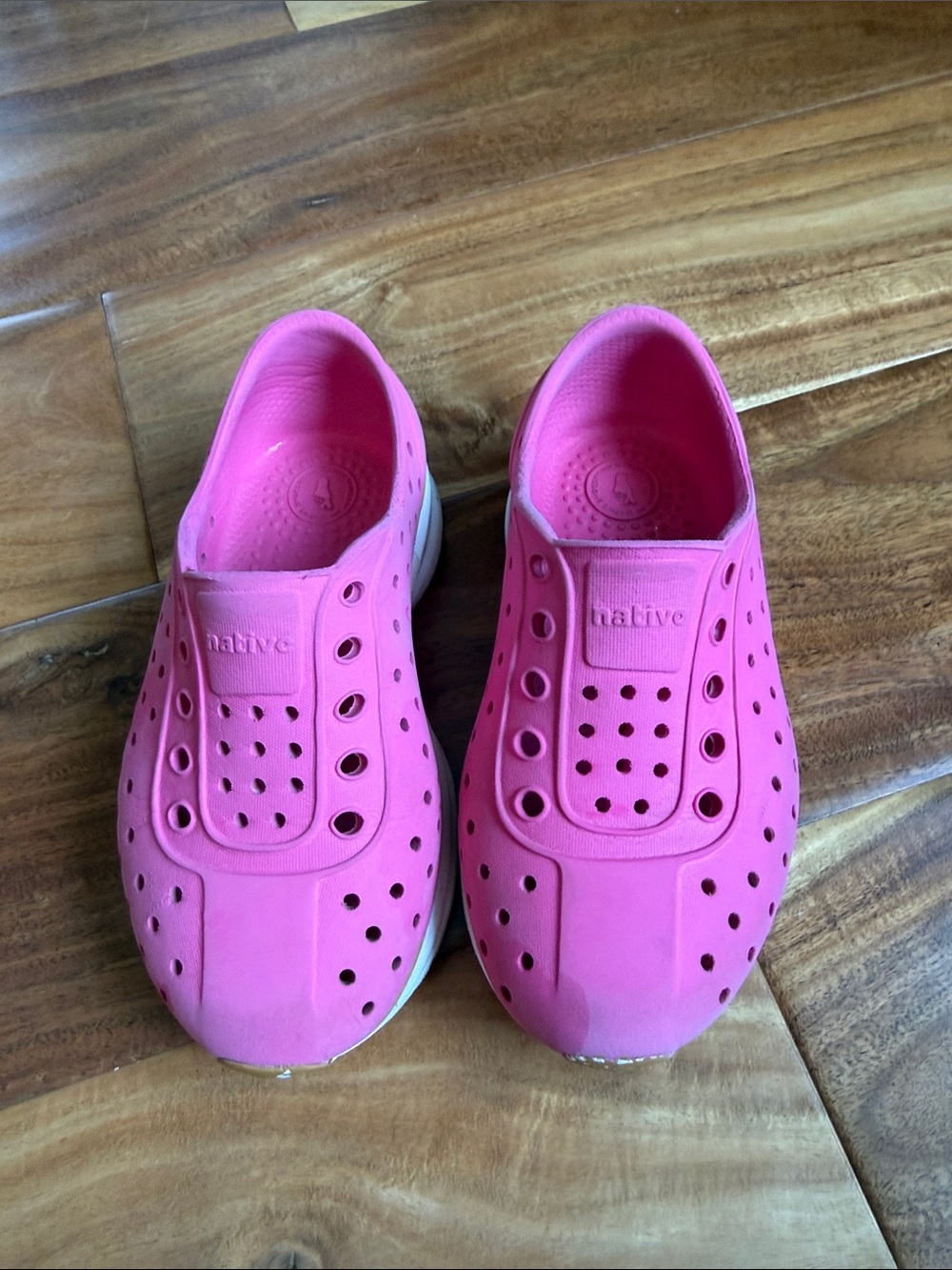 Native Robbie shoes hot pink in size 8